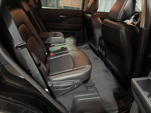 Used 2025 Nissan Pathfinder SL image 19