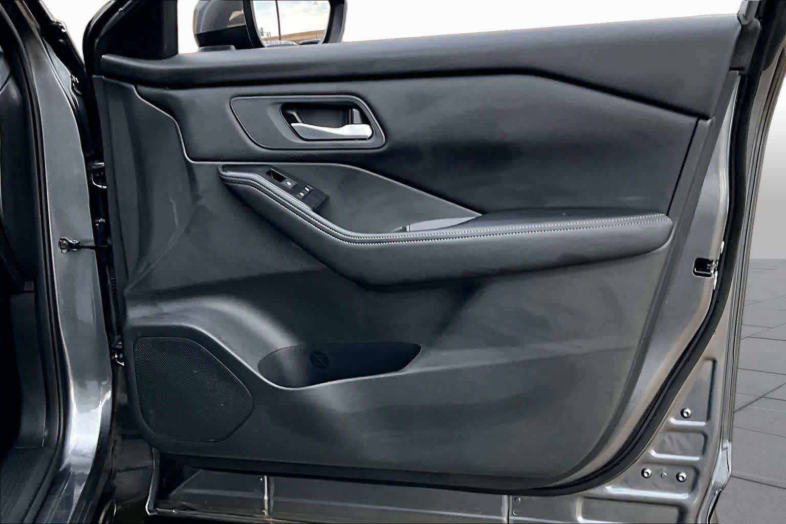 Certified 2026 Nissan Rogue SV FWD image 23
