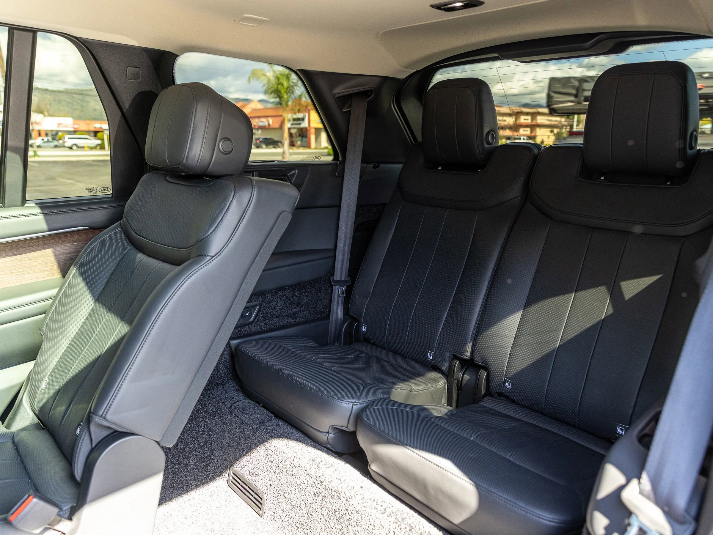 Used 2025 Land Rover Range Rover Long Wheelbase SE image 27