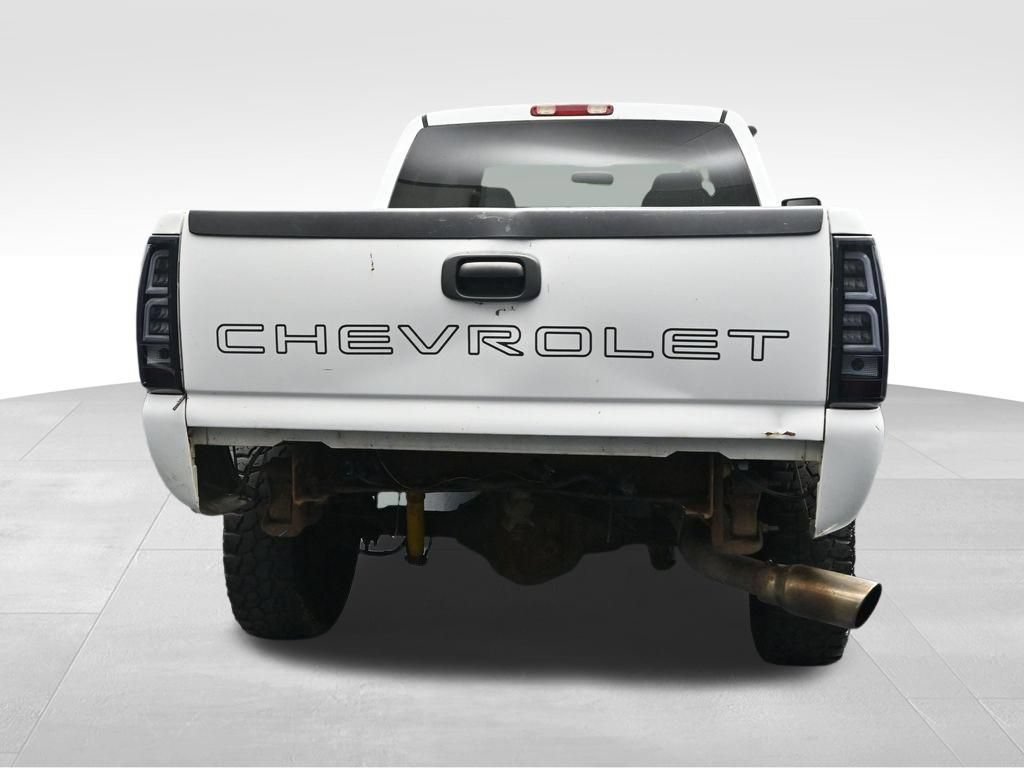 Used 2005 Chevrolet Silverado 2500 W/T w/ Heavy-Duty Power Package AWD/4WD image 4