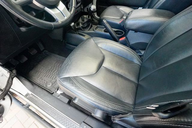 Used 2016 Jeep Wrangler Unlimited Rubicon AWD/4WD image 59