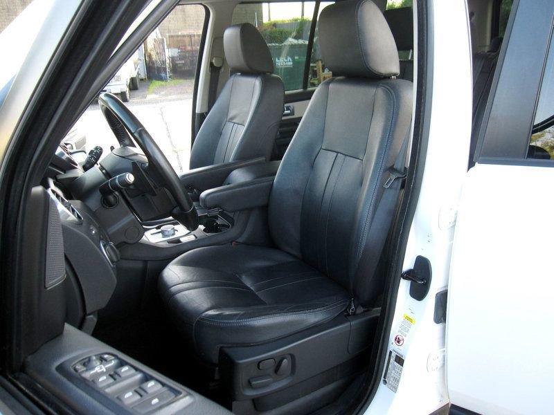 Used 2014 Land Rover LR4 HSE image 24
