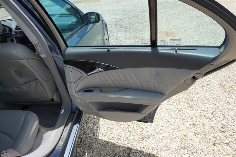 Used 2004 Mercedes-Benz E 500 4MATIC Sedan image 26
