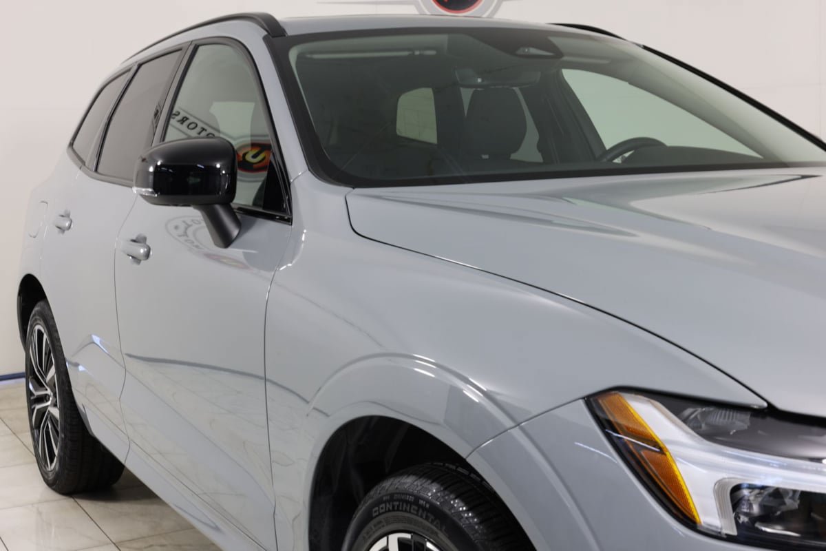Used 2025 Volvo XC60 B5 Plus AWD/4WD image 37