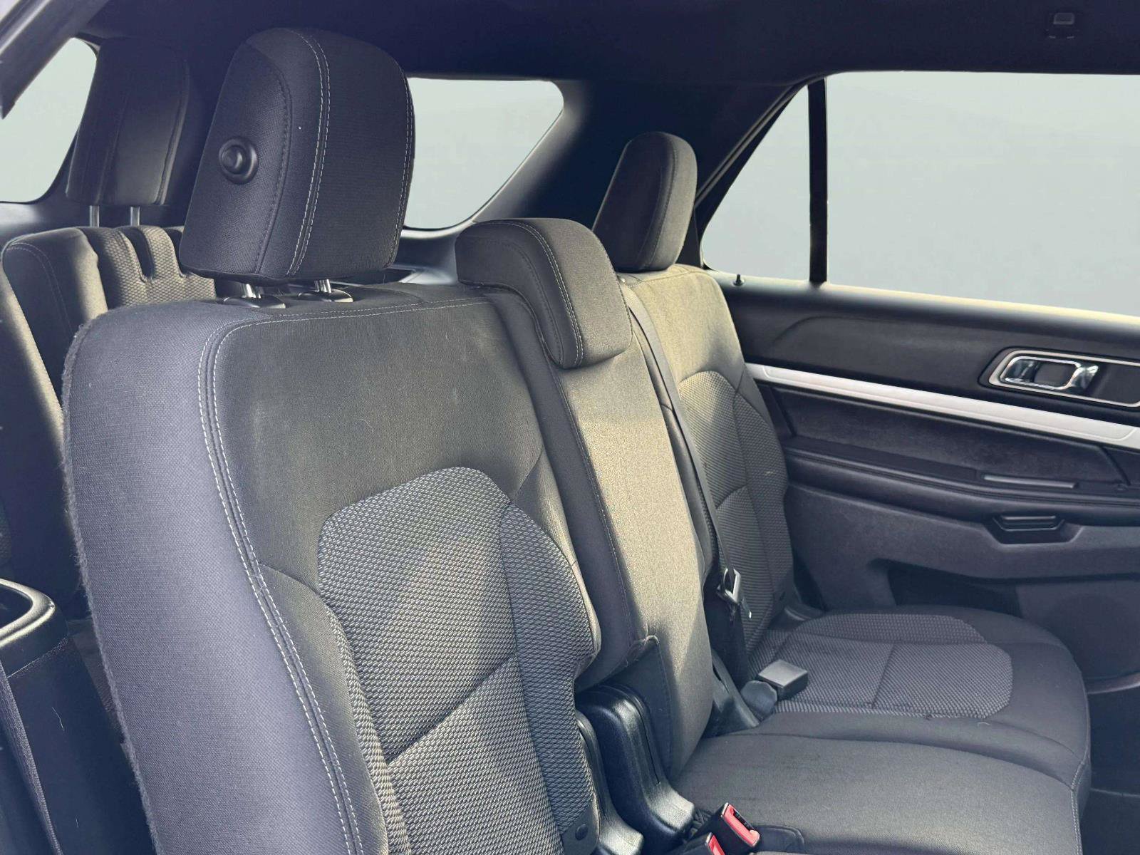 Used 2017 Ford Explorer XLT FWD image 35
