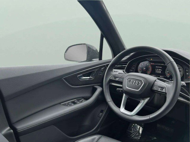 Certified 2025 Audi Q7 3.0T Premium Plus image 11