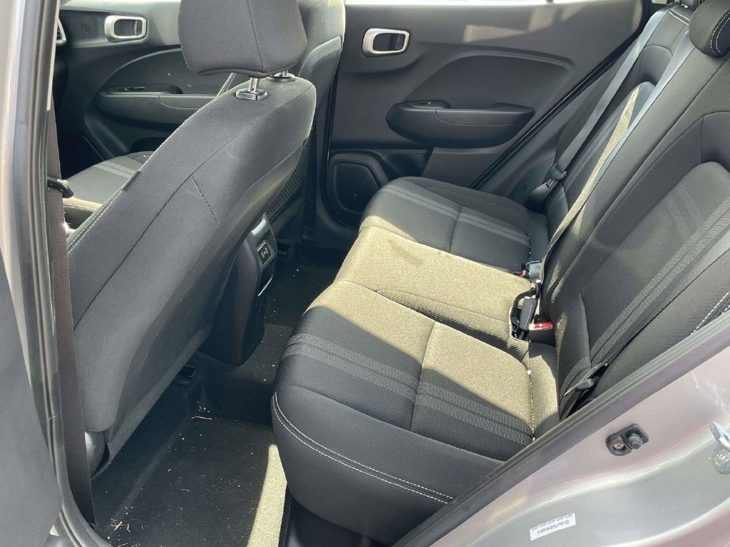 Used 2025 Hyundai Venue SEL FWD image 25
