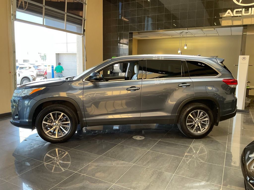 Used 2019 Toyota Highlander XLE image 5