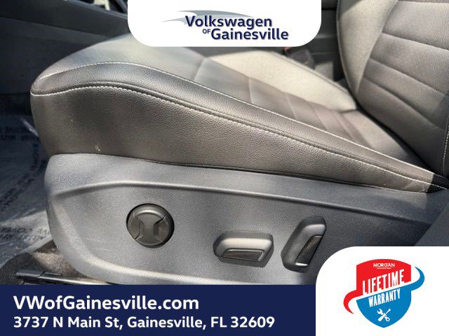 Certified 2024 Volkswagen Jetta SE FWD image 16