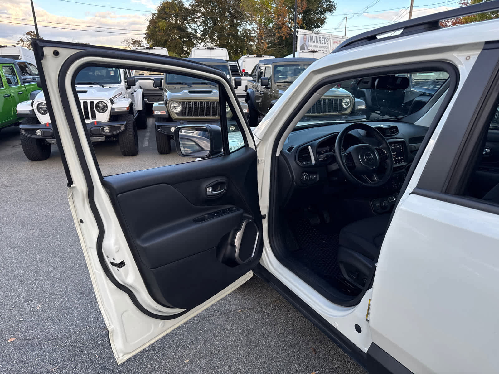 Used 2022 Jeep Renegade Latitude w/ Convenience Group image 11