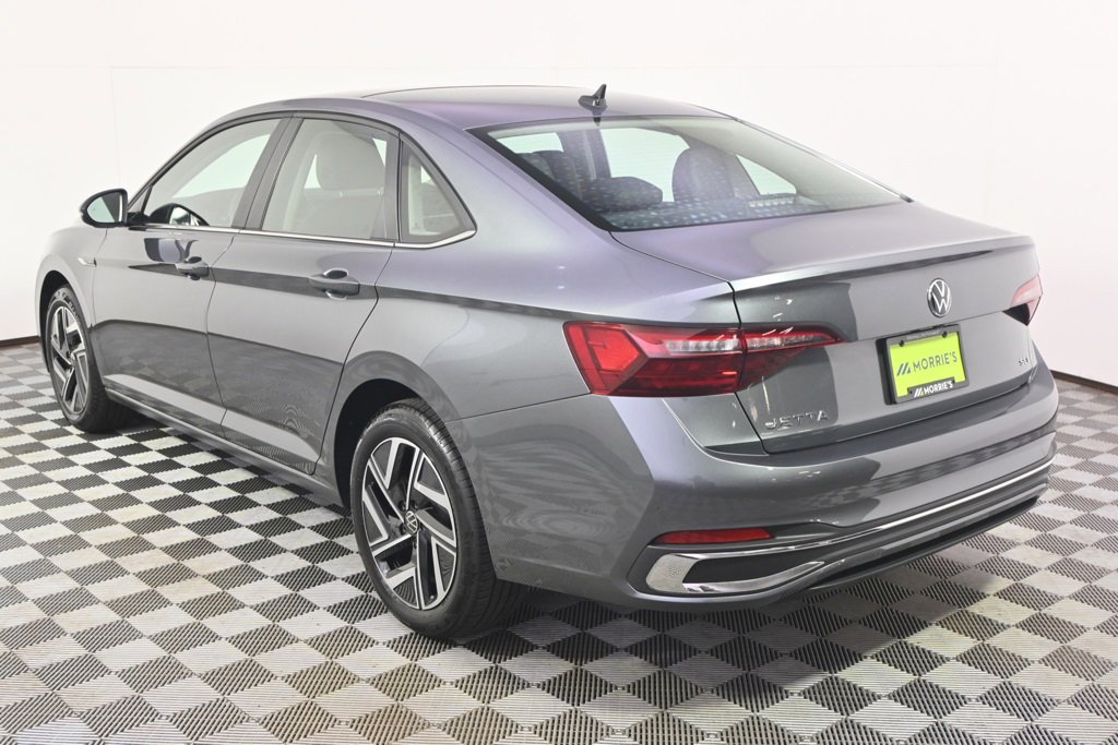 Used 2024 Volkswagen Jetta SEL image 3