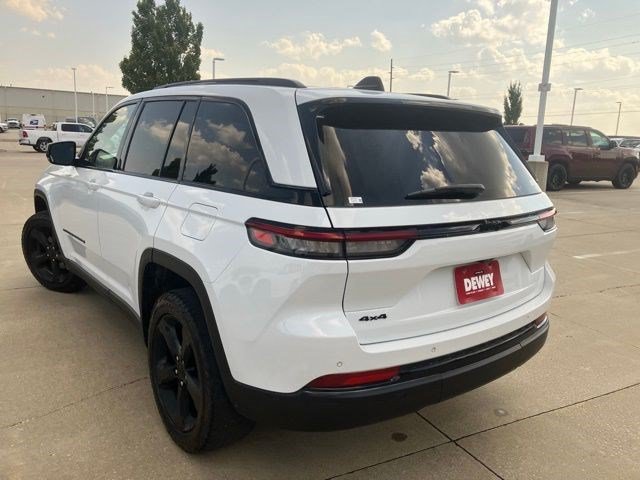 Certified 2022 Jeep Grand Cherokee Altitude AWD/4WD image 8