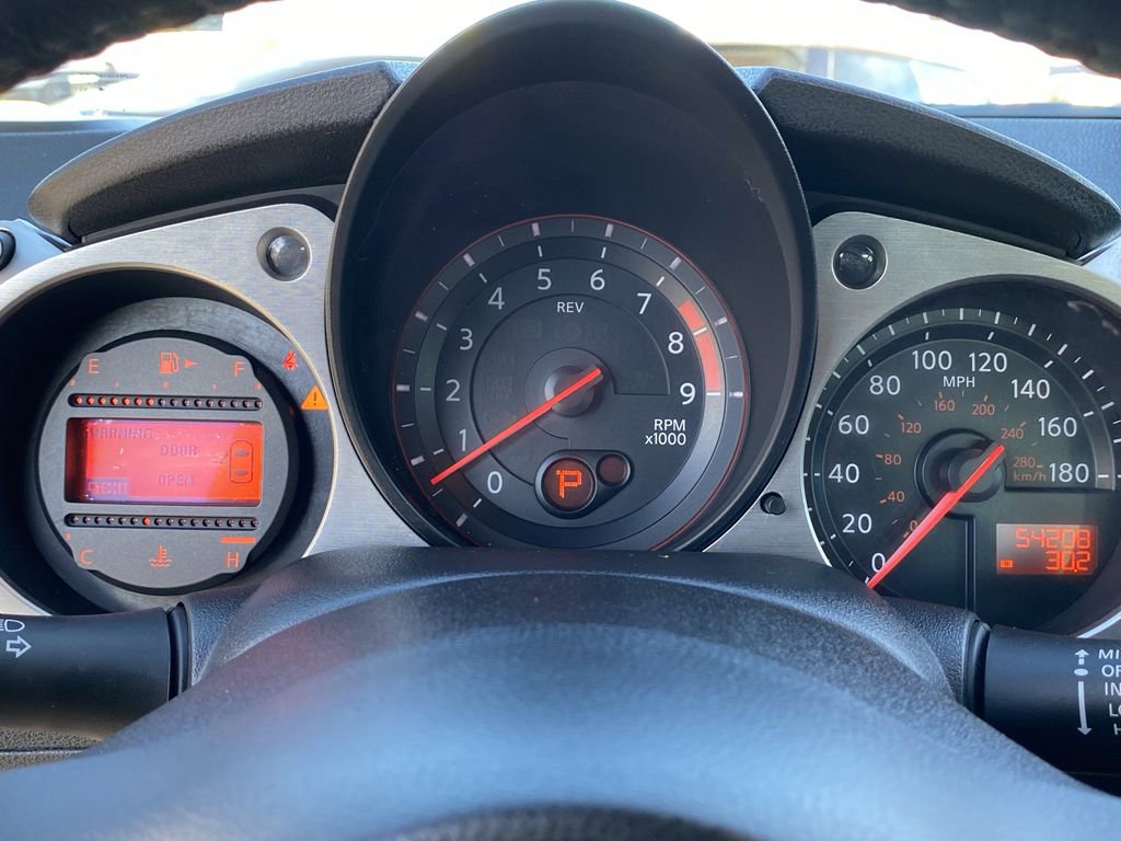 Used 2016 Nissan 370Z Touring image 25