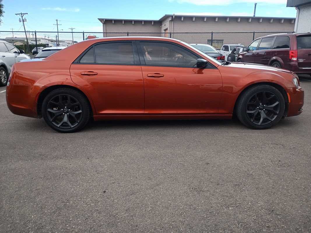 Used 2020 Chrysler 300 Touring w/ Sport Appearance Package RWD image 8
