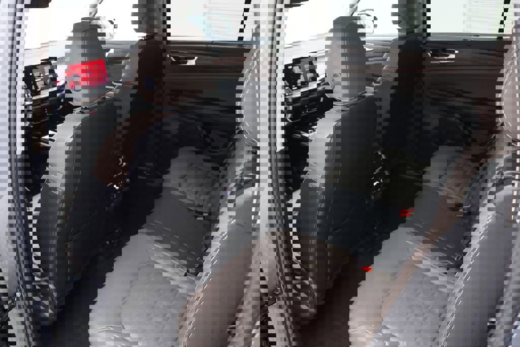 Used 2025 Volkswagen Atlas SEL image 11