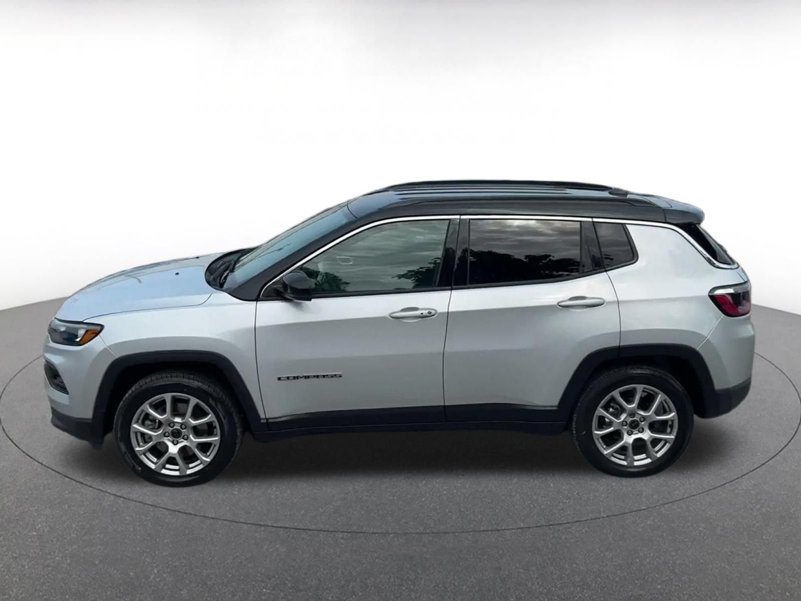 Used 2025 Jeep Compass Limited AWD/4WD image 8