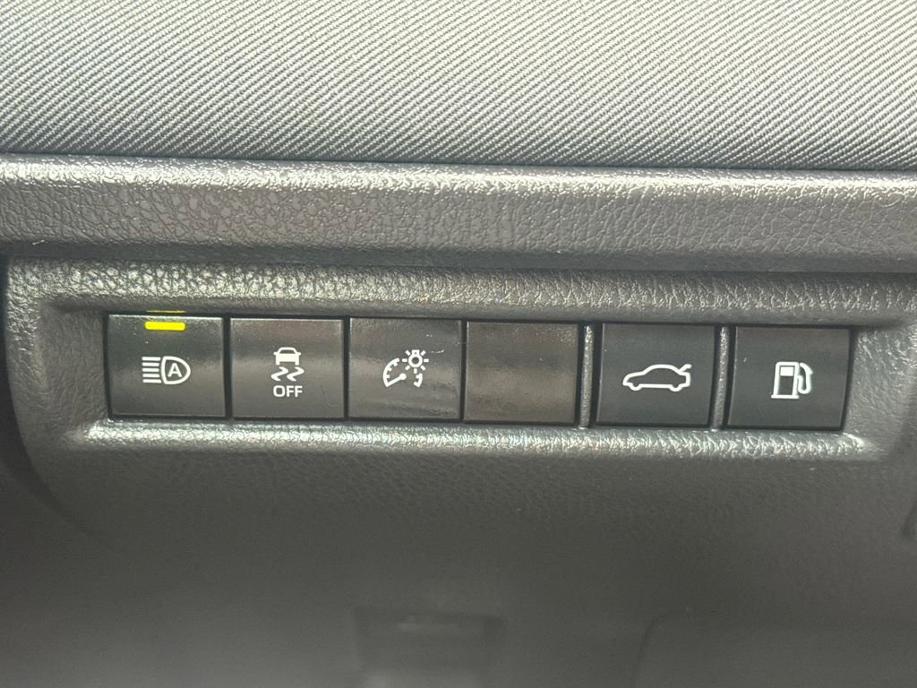 Used 2025 Toyota Camry LE w/ Convenience Package image 30