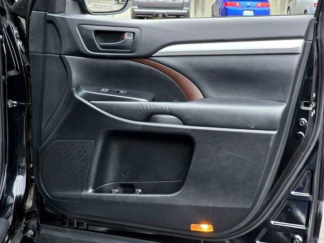 Used 2015 Toyota Highlander Plus image 24