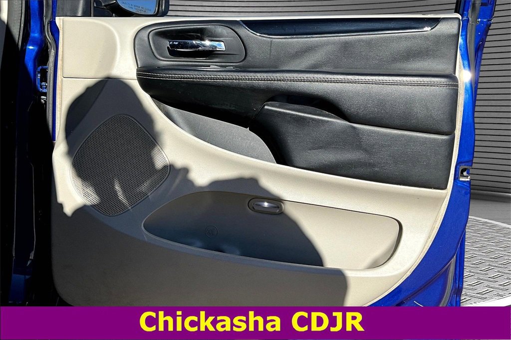 Used 2019 Dodge Grand Caravan SXT image 27