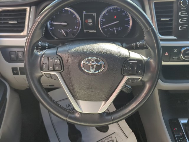 Used 2018 Toyota Highlander XLE AWD/4WD image 8