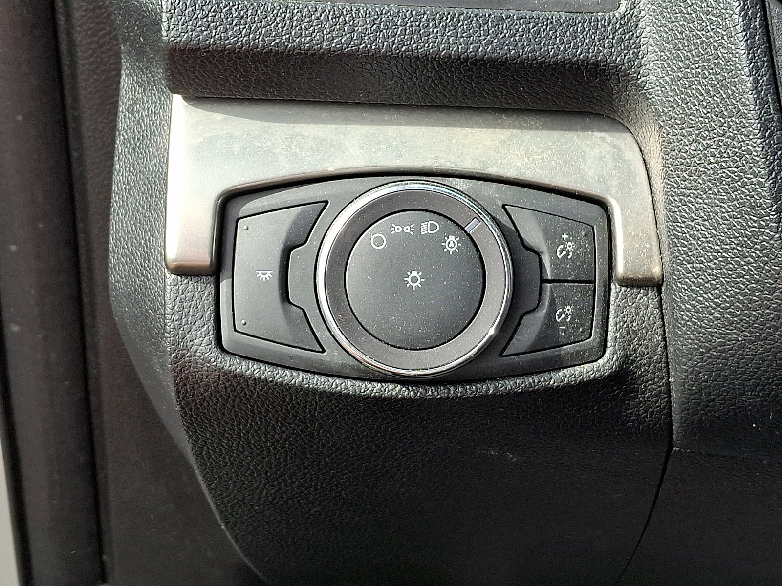 Used 2019 Ford Explorer XLT AWD/4WD image 26