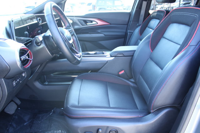 Used 2025 Chevrolet Equinox EV RS FWD image 24
