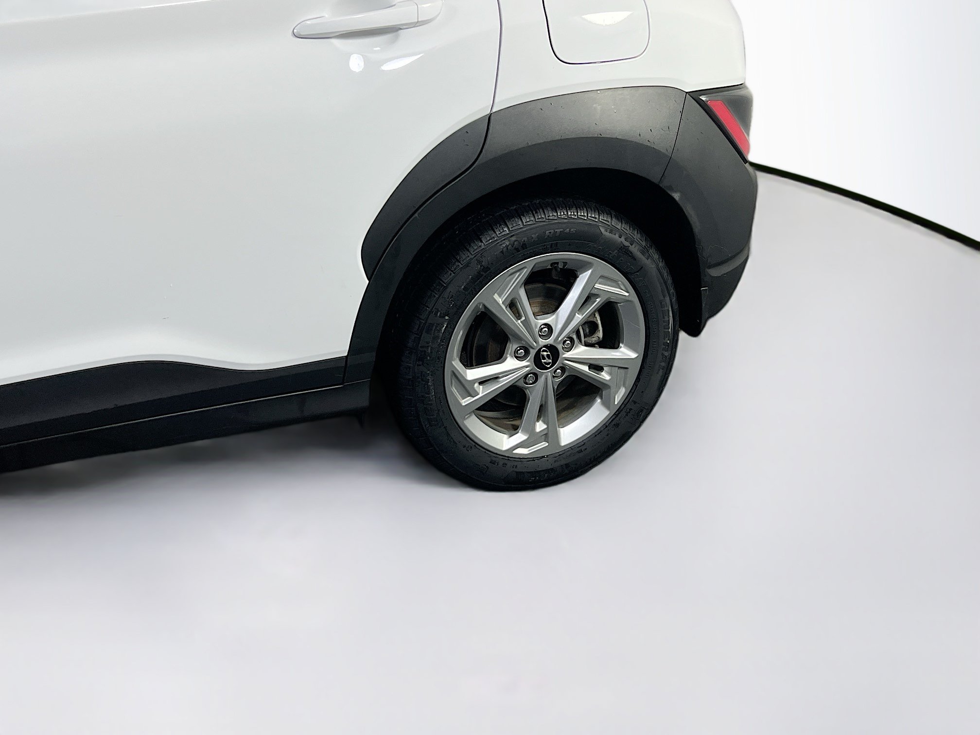 Used 2023 Hyundai Kona SEL AWD/4WD image 28