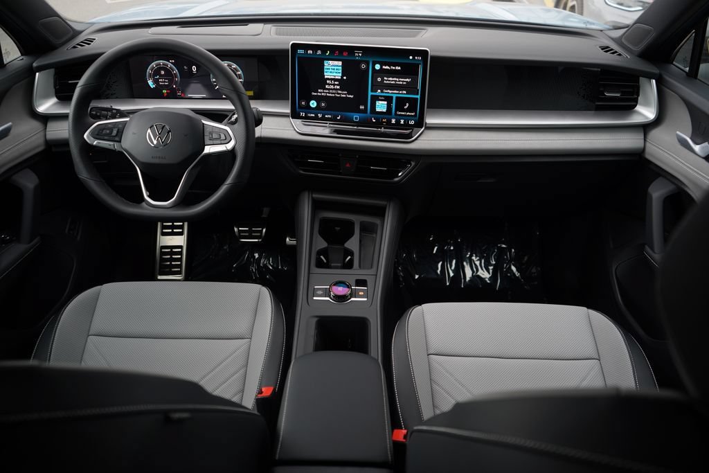 New 2026 Volkswagen Tiguan SE R-Line FWD image 8