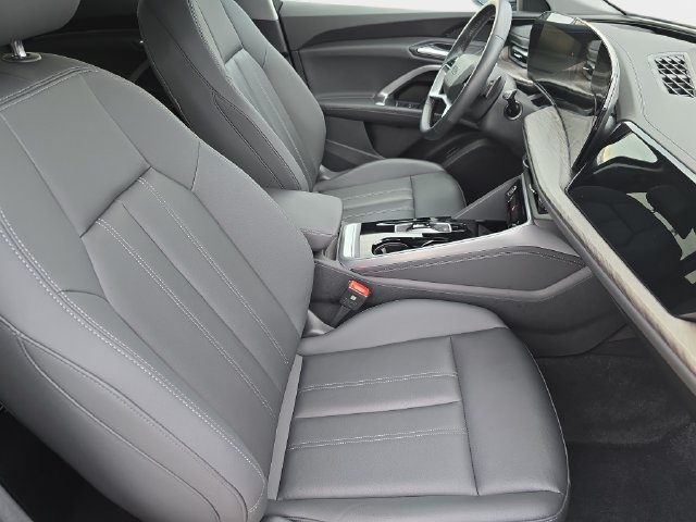 Certified 2025 Audi Q5 Premium w/ Convenience Package AWD/4WD image 12