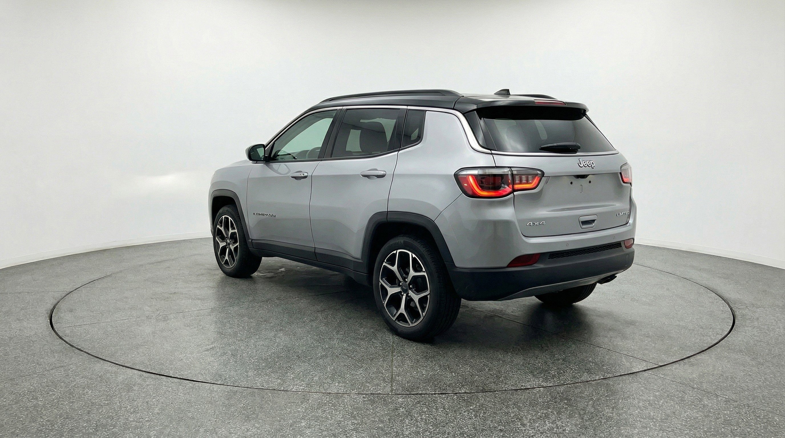 Used 2025 Jeep Compass Limited image 6