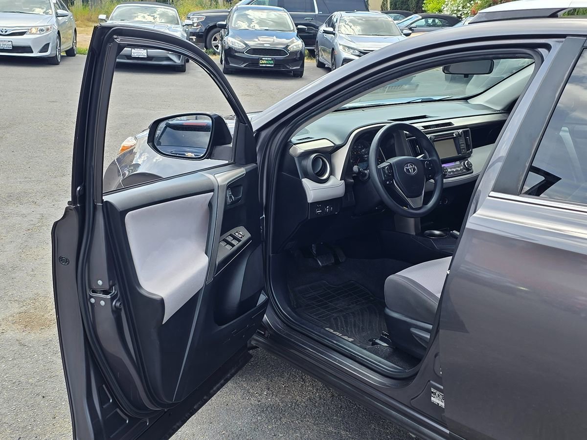 Used 2015 Toyota RAV4 XLE FWD image 41