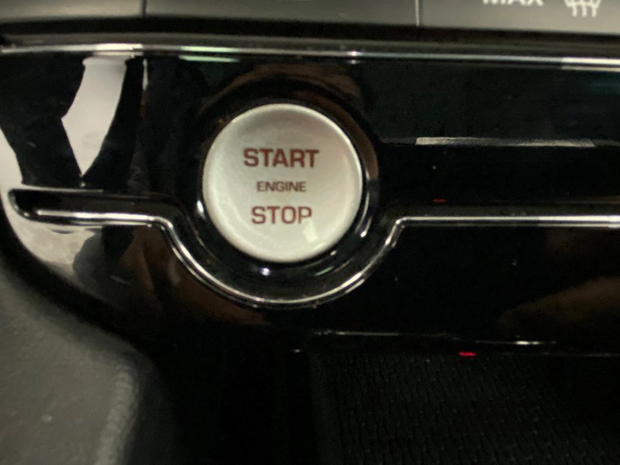 Used 2019 Jaguar F-PACE S image 31