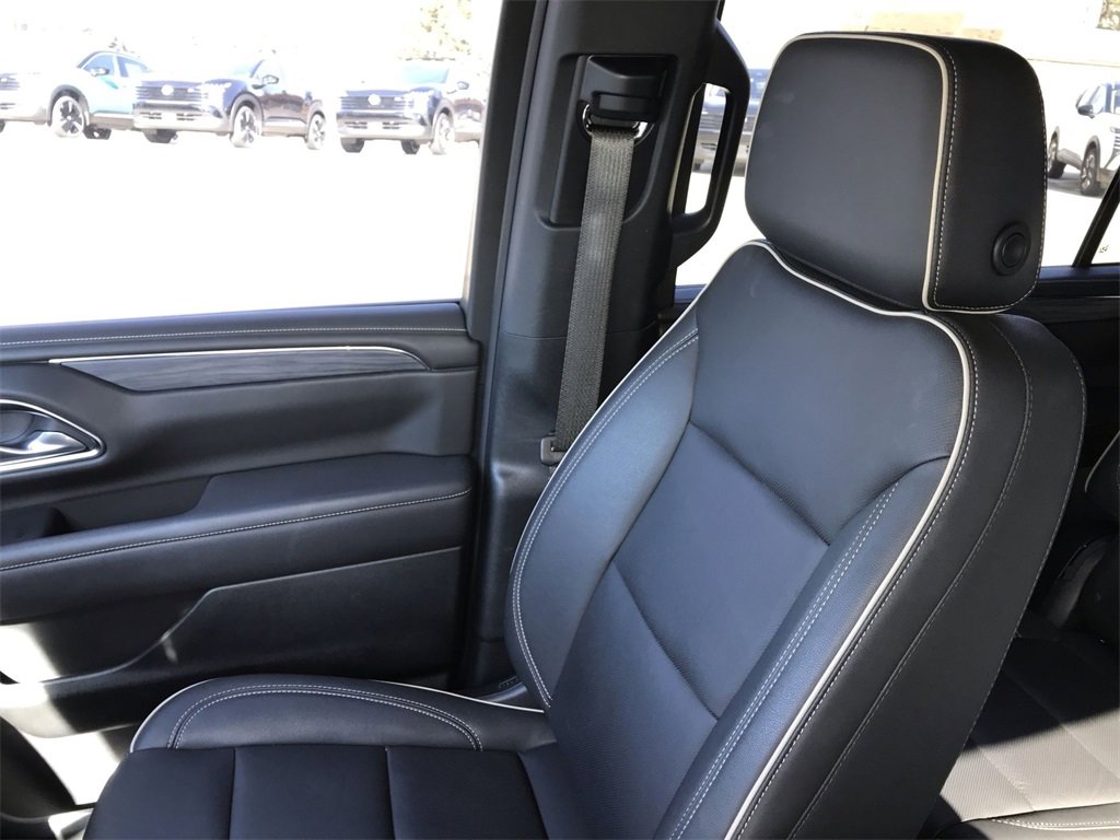 Used 2024 GMC Yukon XL SLT w/ SLT Luxury Package image 24