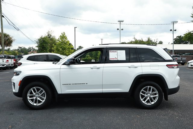 Used 2022 Jeep Grand Cherokee Laredo w/ Luxury Tech Group I AWD/4WD image 9