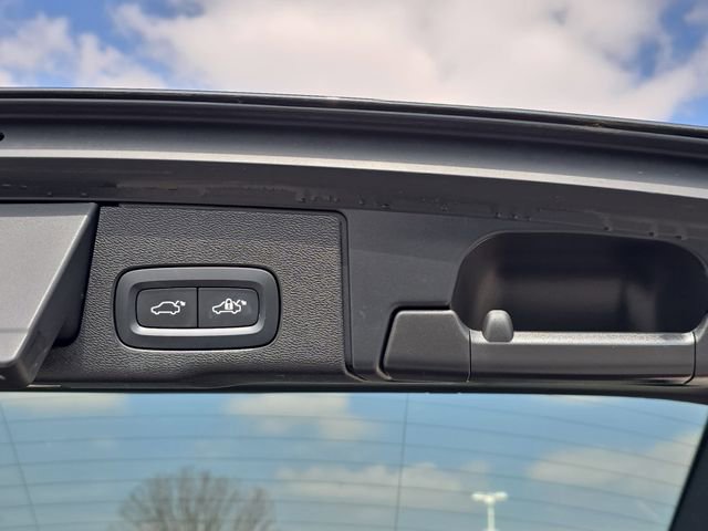 Used 2022 Volvo XC60 T8 Inscription Expression w/ Advanced Package image 13