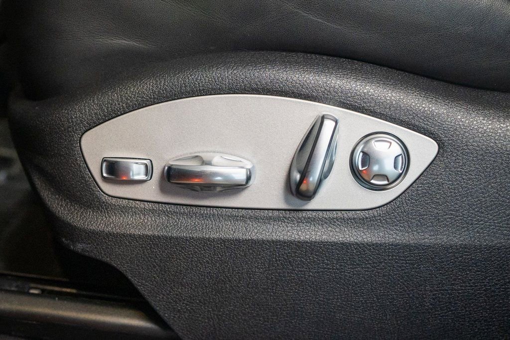 Certified 2025 Porsche Macan image 21