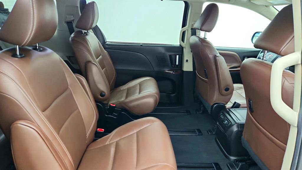 Used 2020 Toyota Sienna Limited Premium image 25