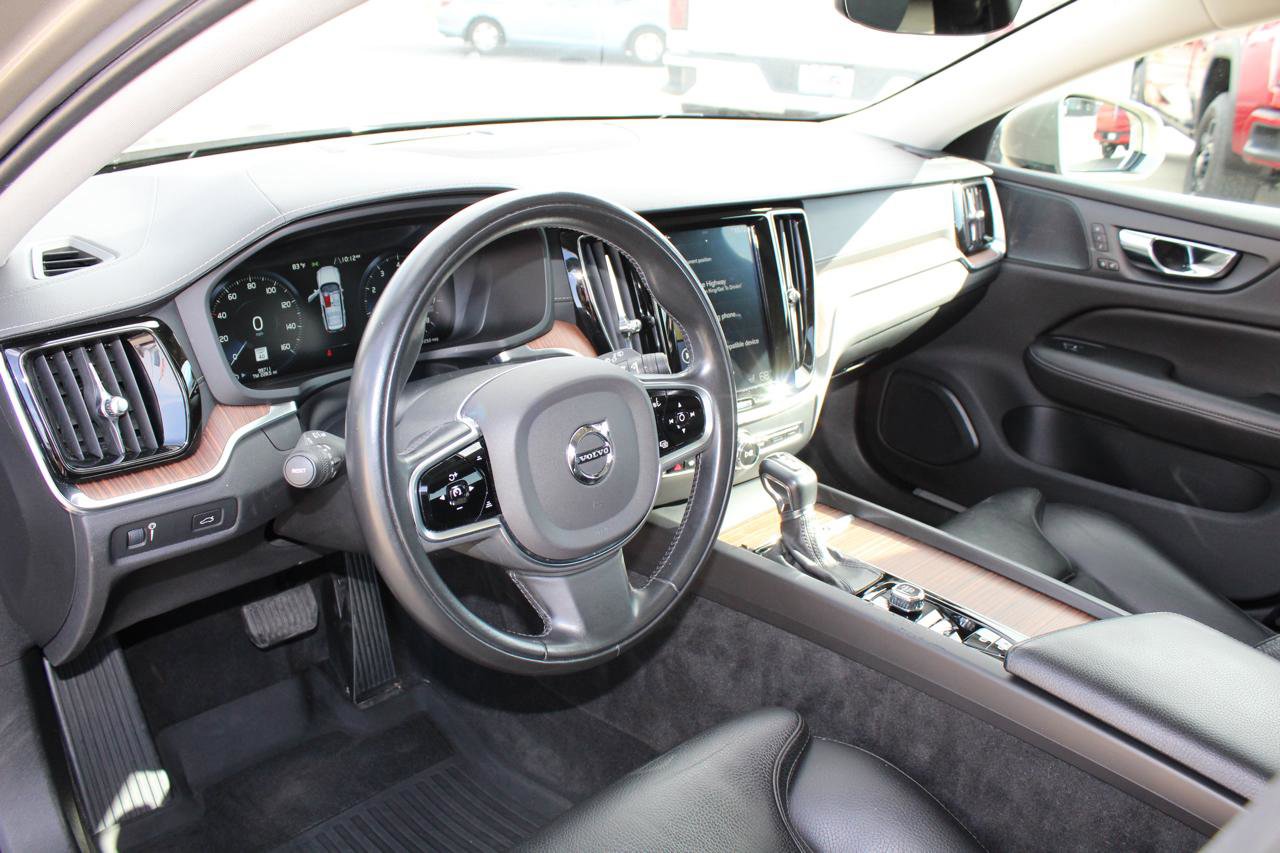 Used 2020 Volvo V60 T5 Cross Country image 14