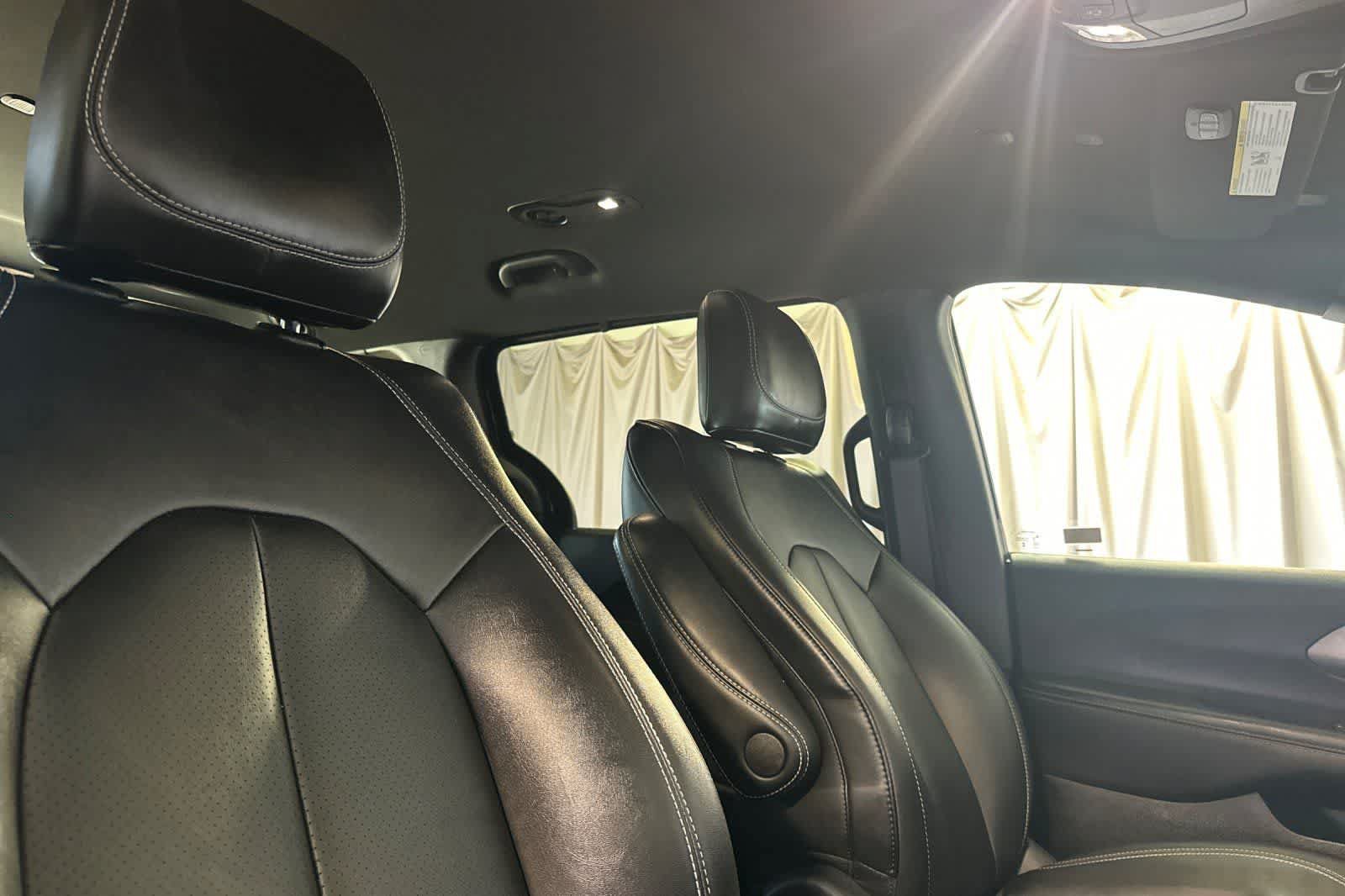 Used 2025 Chrysler Pacifica Select FWD image 20