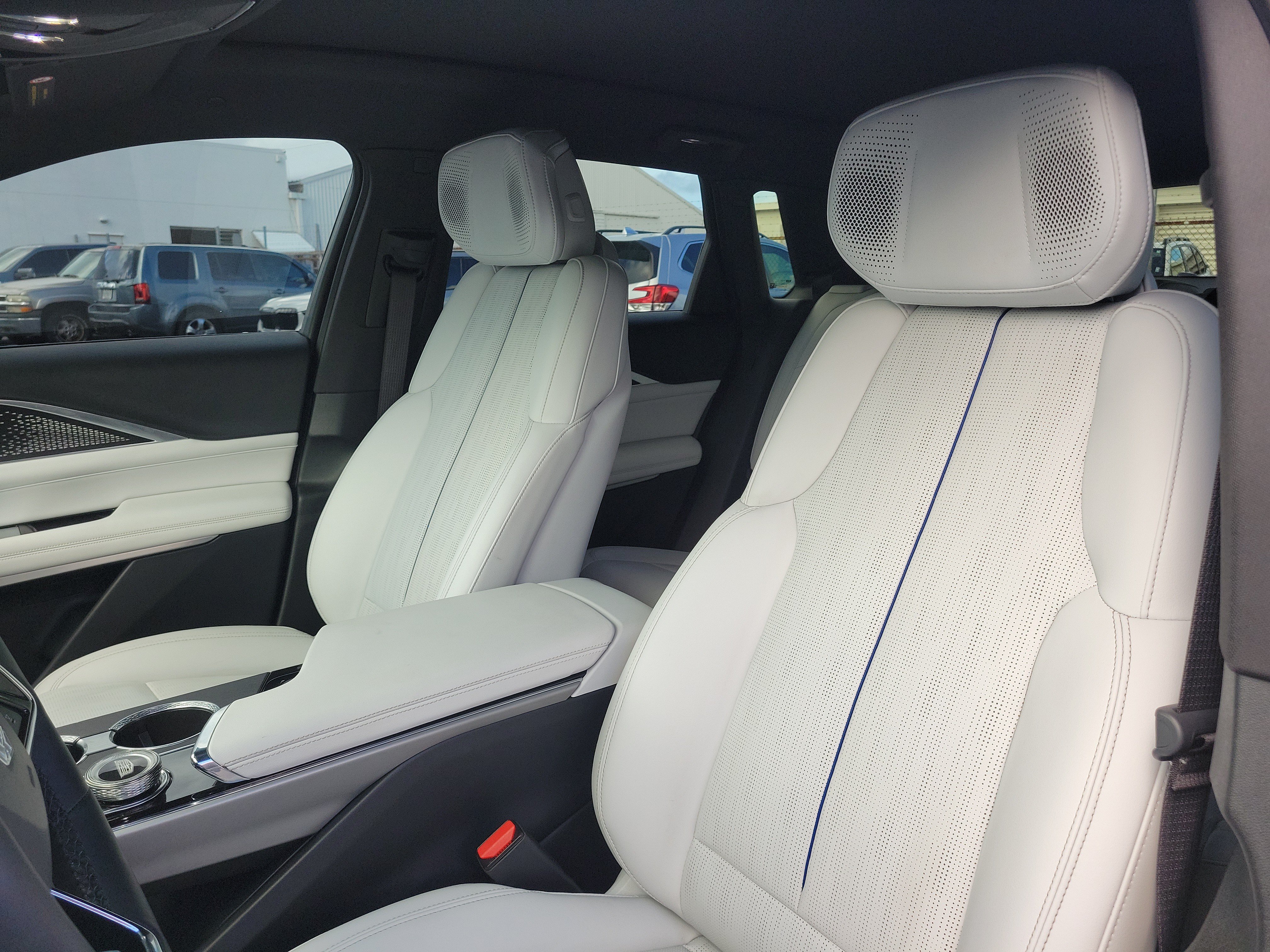 Used 2023 Cadillac Lyriq 2WD image 23
