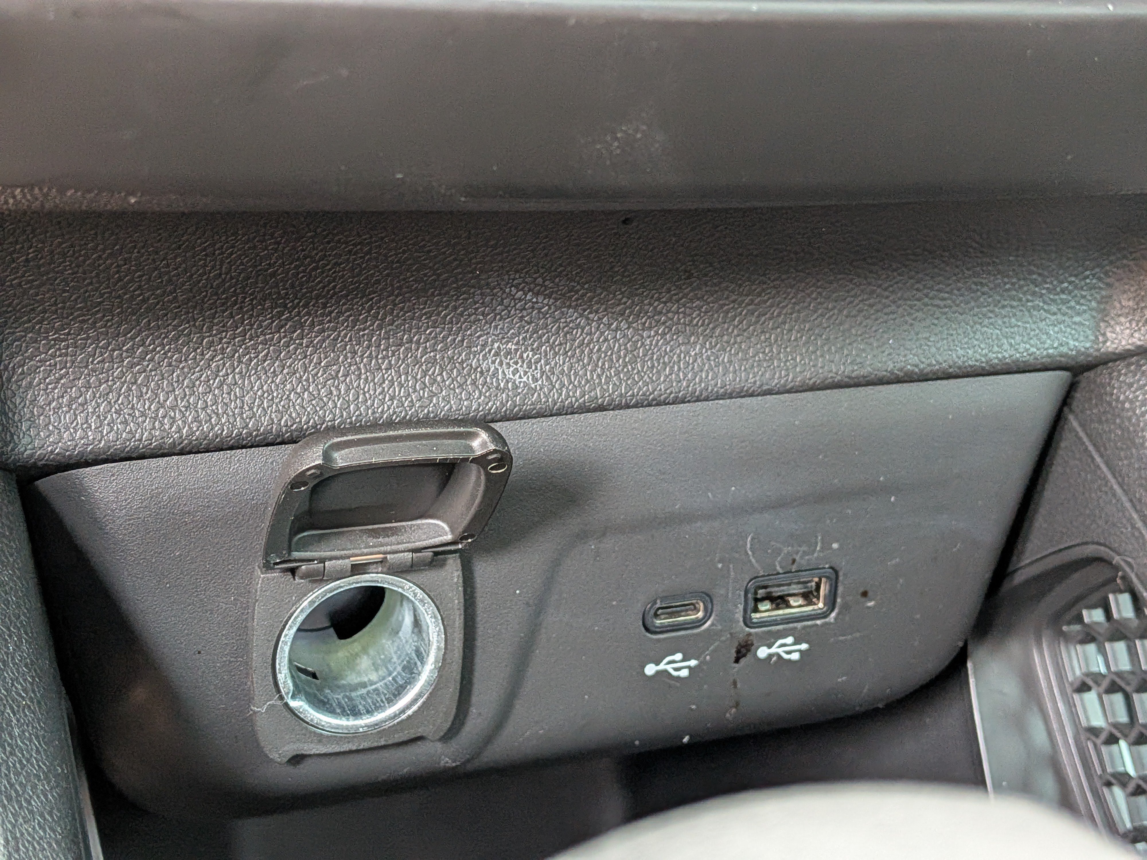 Used 2025 Chevrolet TrailBlazer LS w/ LS Convenience Package FWD image 29