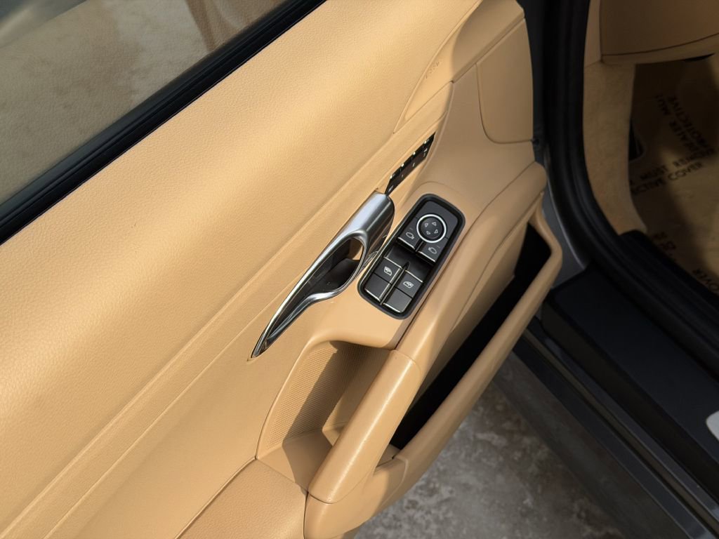 Used 2014 Porsche Cayman w/ Infotainment Package image 22