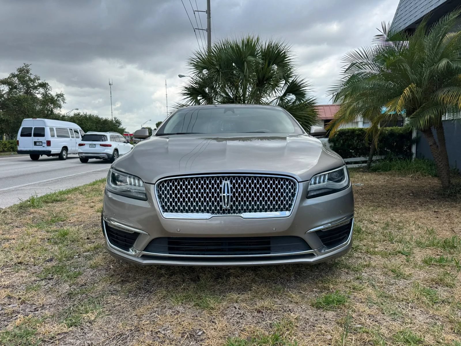 Used 2018 Lincoln MKZ Reserve w/ Technology Package FWD image 3