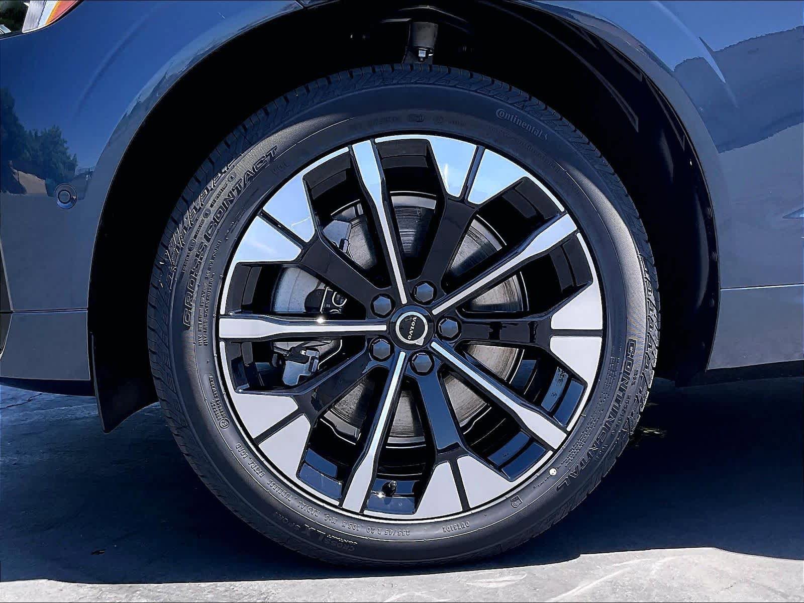 New 2026 Volvo XC60 T8 Plus w/ Climate Package AWD/4WD image 14