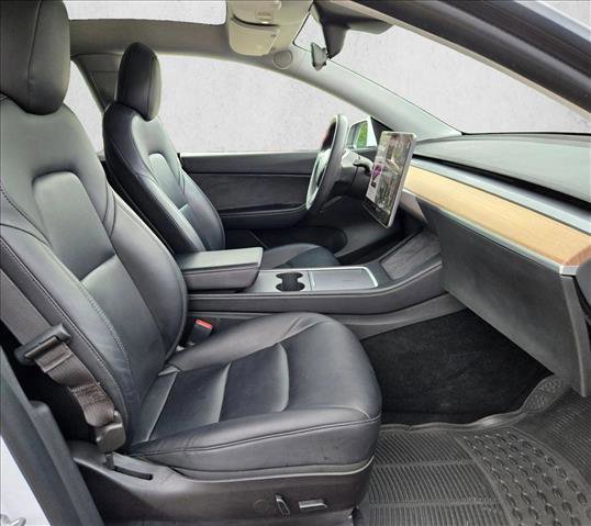 Used 2021 Tesla Model Y Long Range image 18