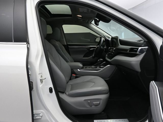 Used 2020 Toyota Highlander Limited FWD image 49