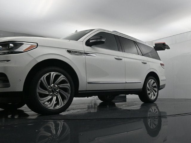 Used 2023 Lincoln Navigator Reserve AWD/4WD image 35