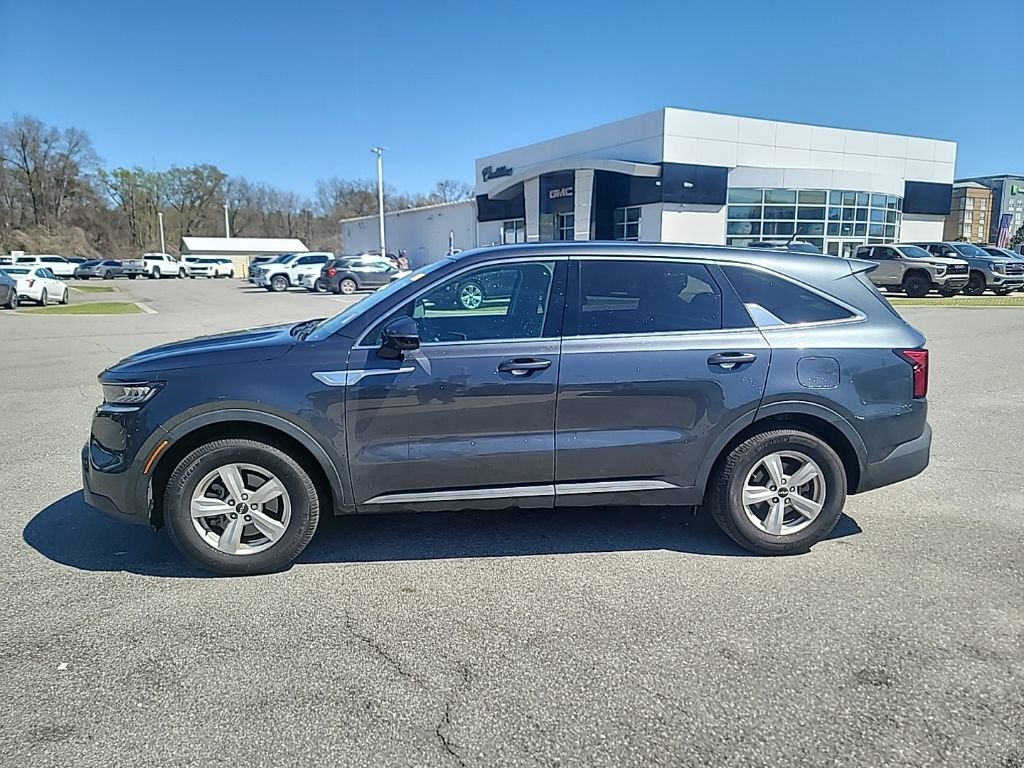 Used 2022 Kia Sorento LX image 4