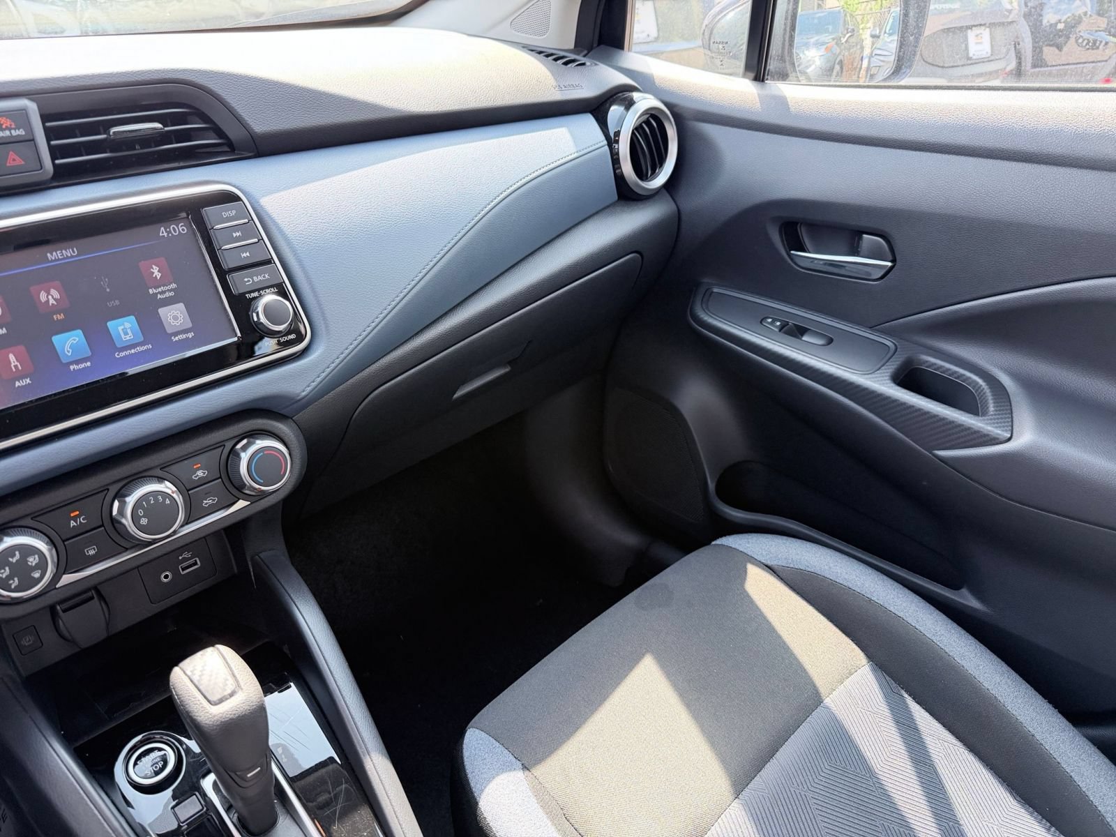 Used 2025 Nissan Versa SV FWD image 33