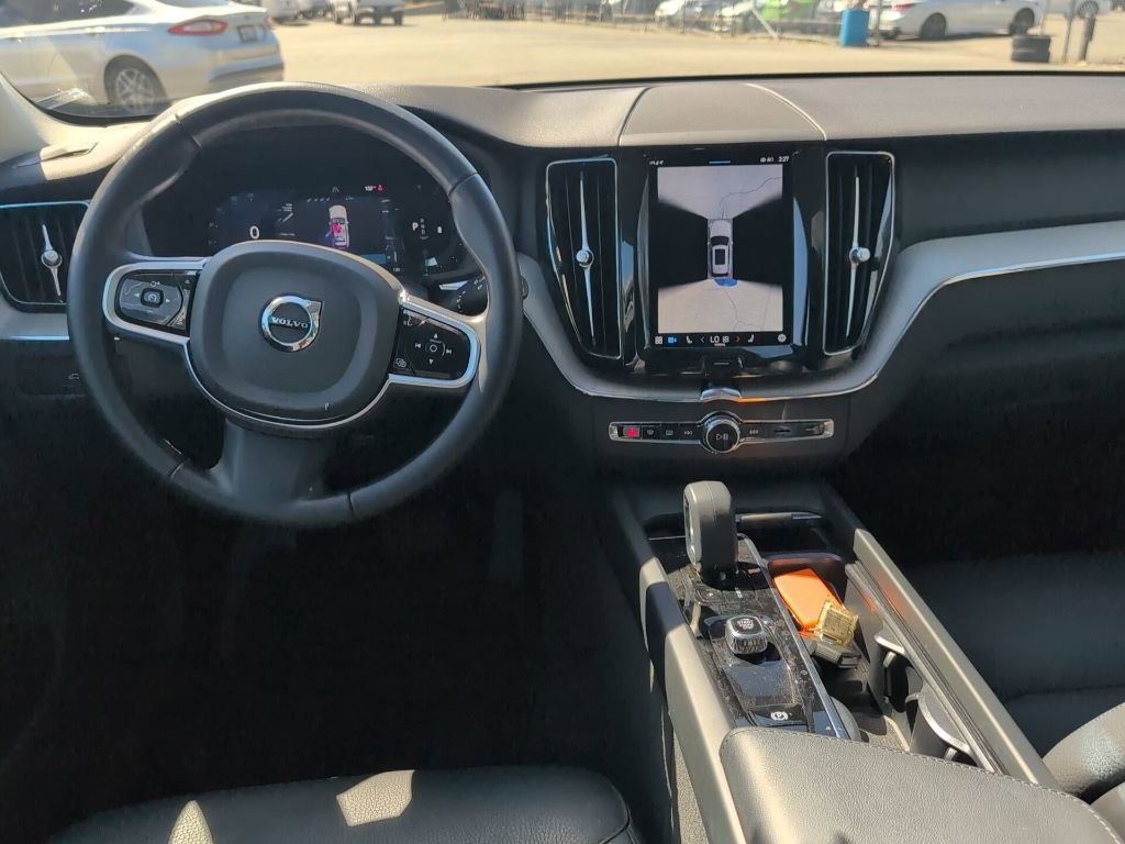 Used 2025 Volvo XC60 B5 Plus image 11